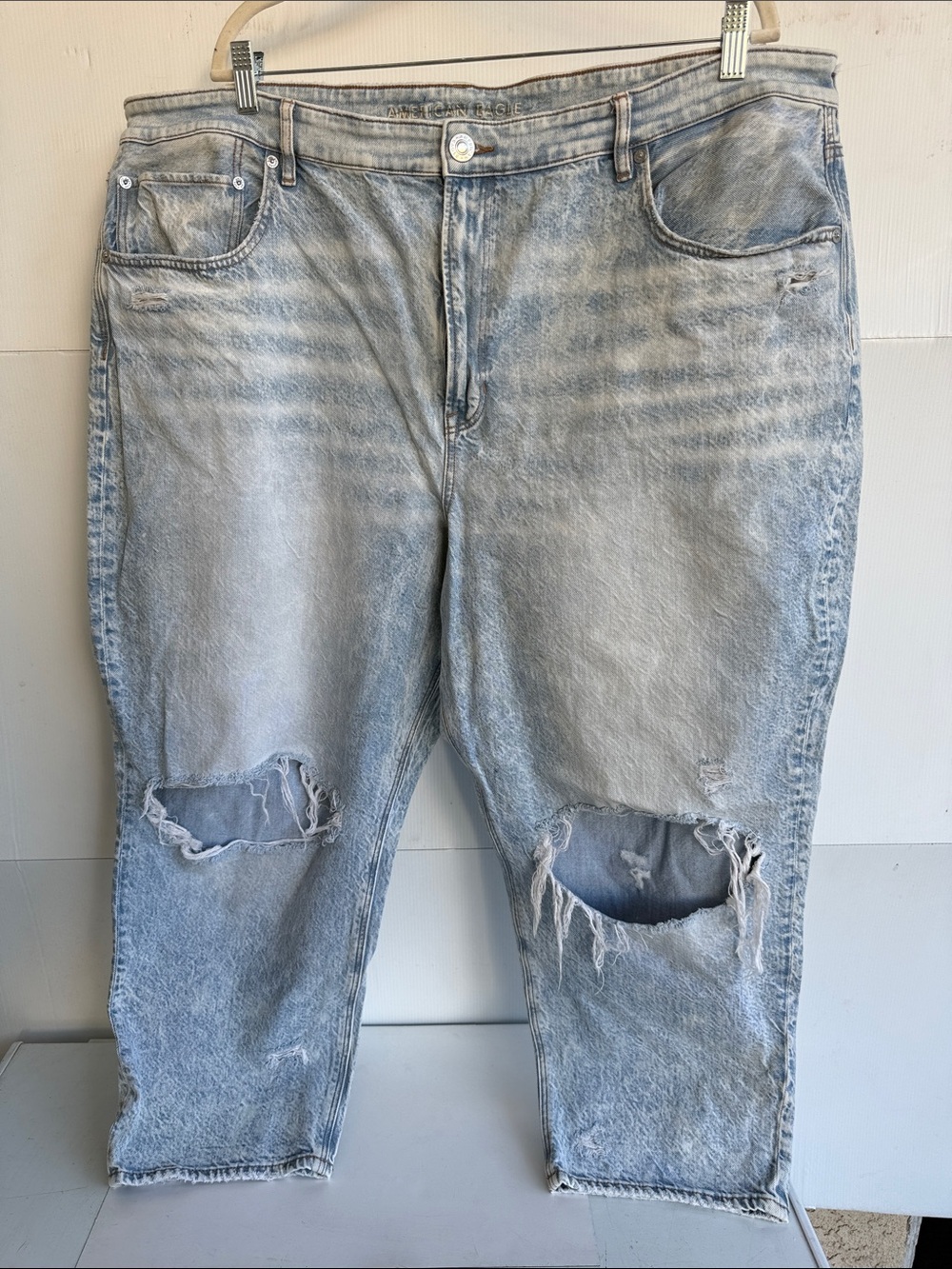 AMERICAN EAGLE STRETCH JEANS PLUS SIZE 24 SHORT DISTRESSED RIPPED LIGHT WASH